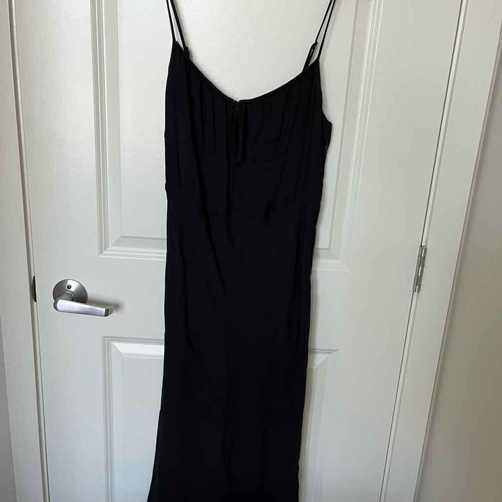 Aritzia Wilfred Bellow midi dress | size 8, black